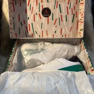 Jordan 2 Retro Low SE
Nina Chanel Abney White Malachite (Women's/men’s)